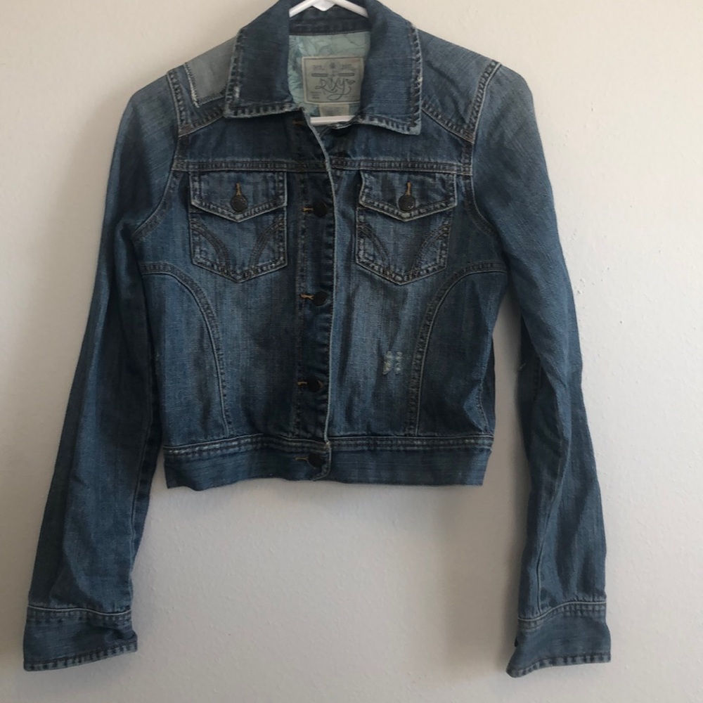 Vintage Y2K cropped jean jacket by Roxy. Stylistic jean patches.